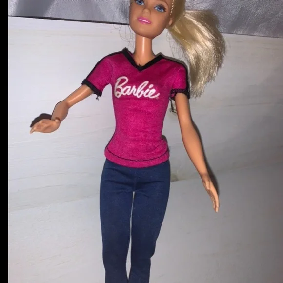 Barbie Careers Soccer Player Doll - Picture 4 of 10